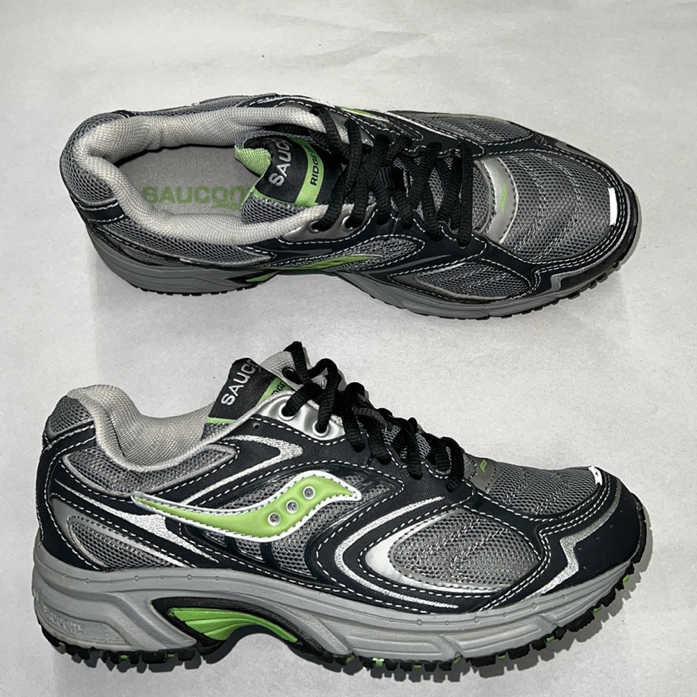 Women’s Saucony Ridge TR trail running shoe size 8, medium gray green